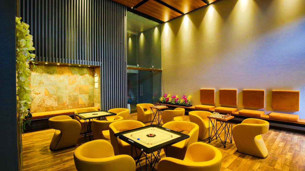 The Weekend Address Hotel Surat Eksteriør billede