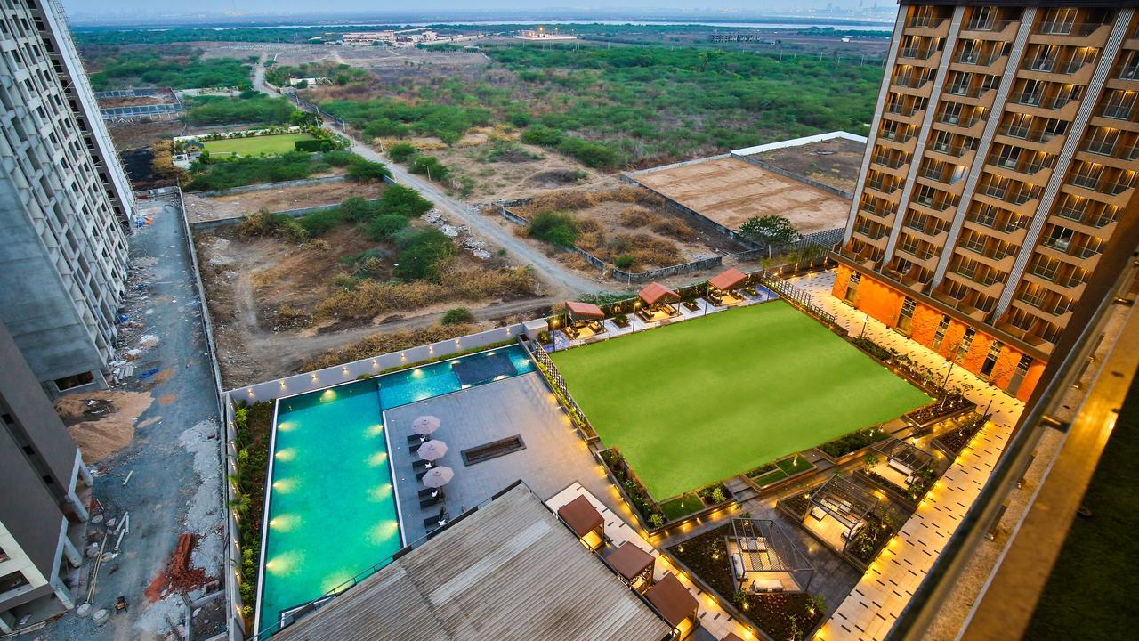 The Weekend Address Hotel Surat Eksteriør billede