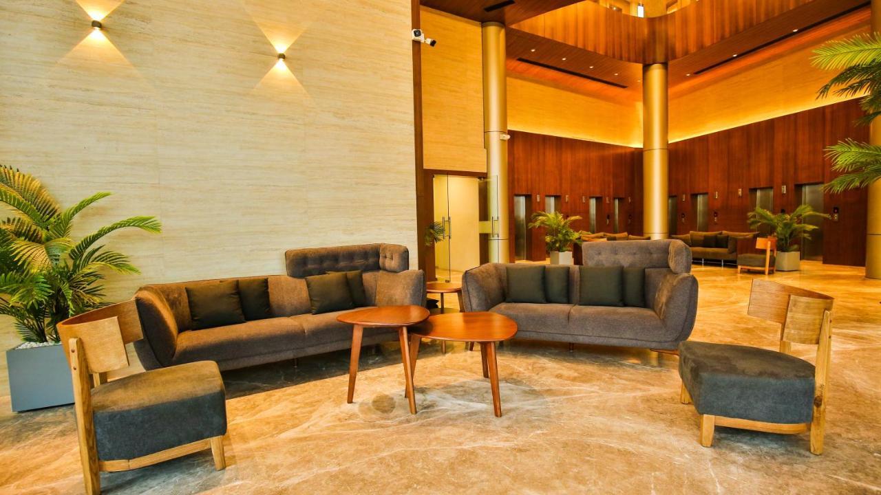 The Weekend Address Hotel Surat Eksteriør billede