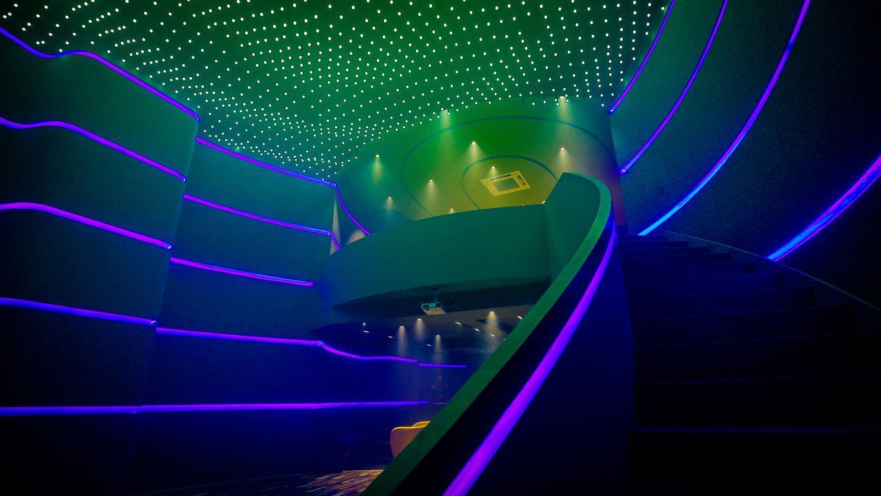 The Weekend Address Hotel Surat Eksteriør billede