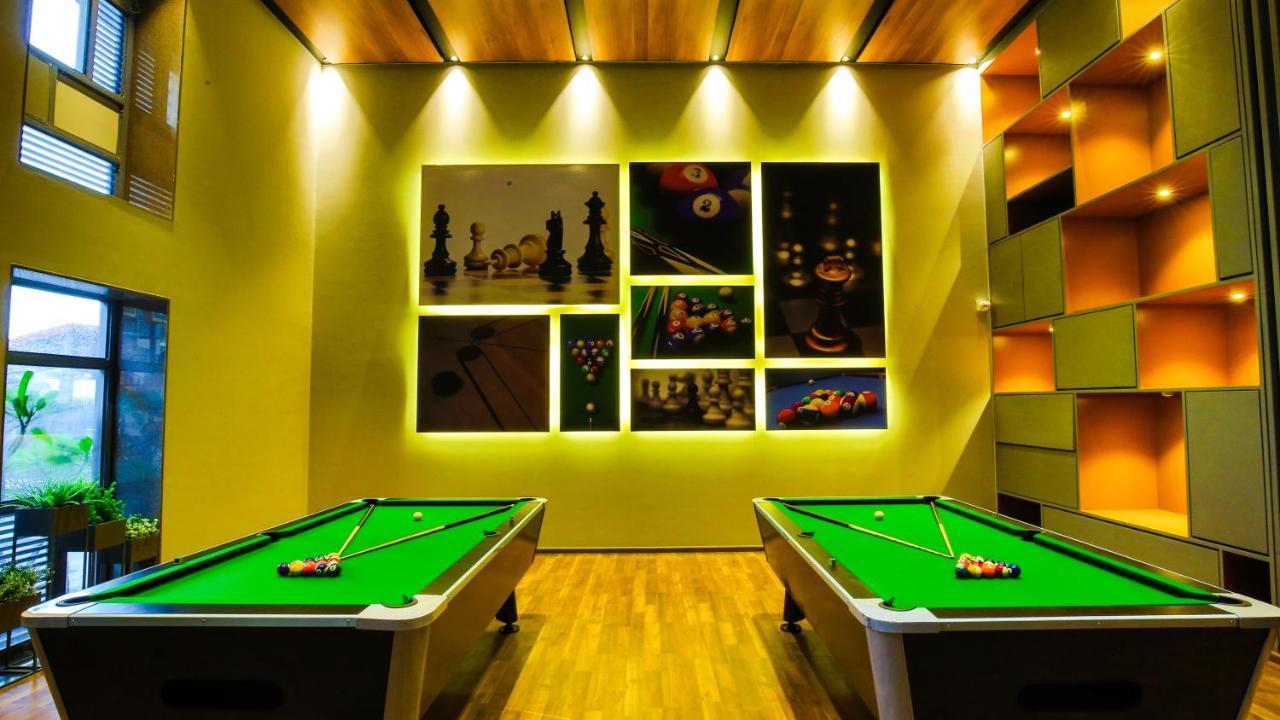 The Weekend Address Hotel Surat Eksteriør billede