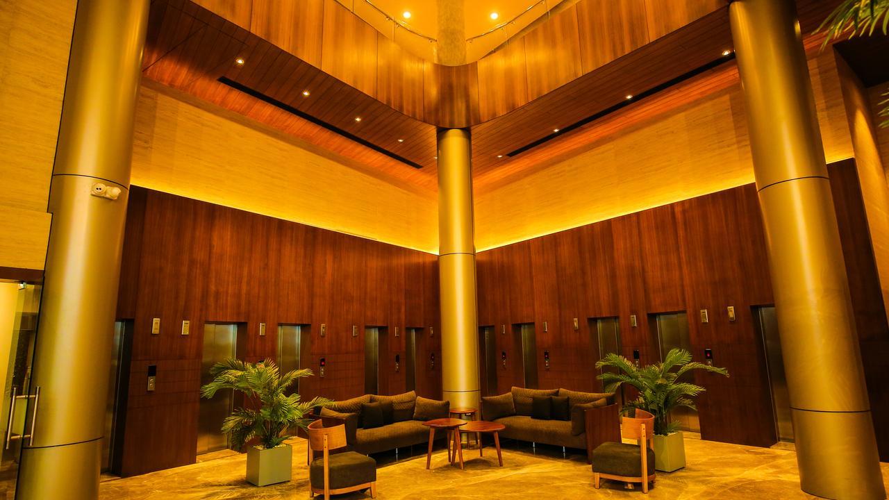 The Weekend Address Hotel Surat Eksteriør billede